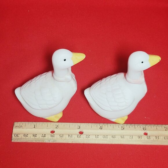 Vintage Salt and Pepper Shaker Duck Geese Pink Bow Set of 2 - Picture 8 of 10